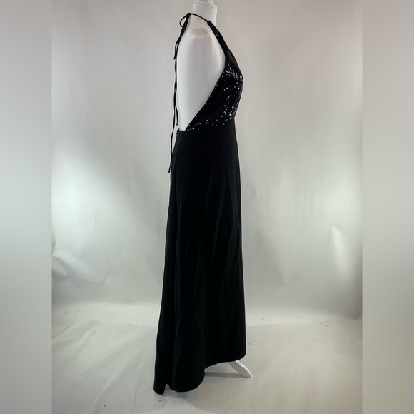 Halston Lacey Gown, 12 - Picture 16 of 17